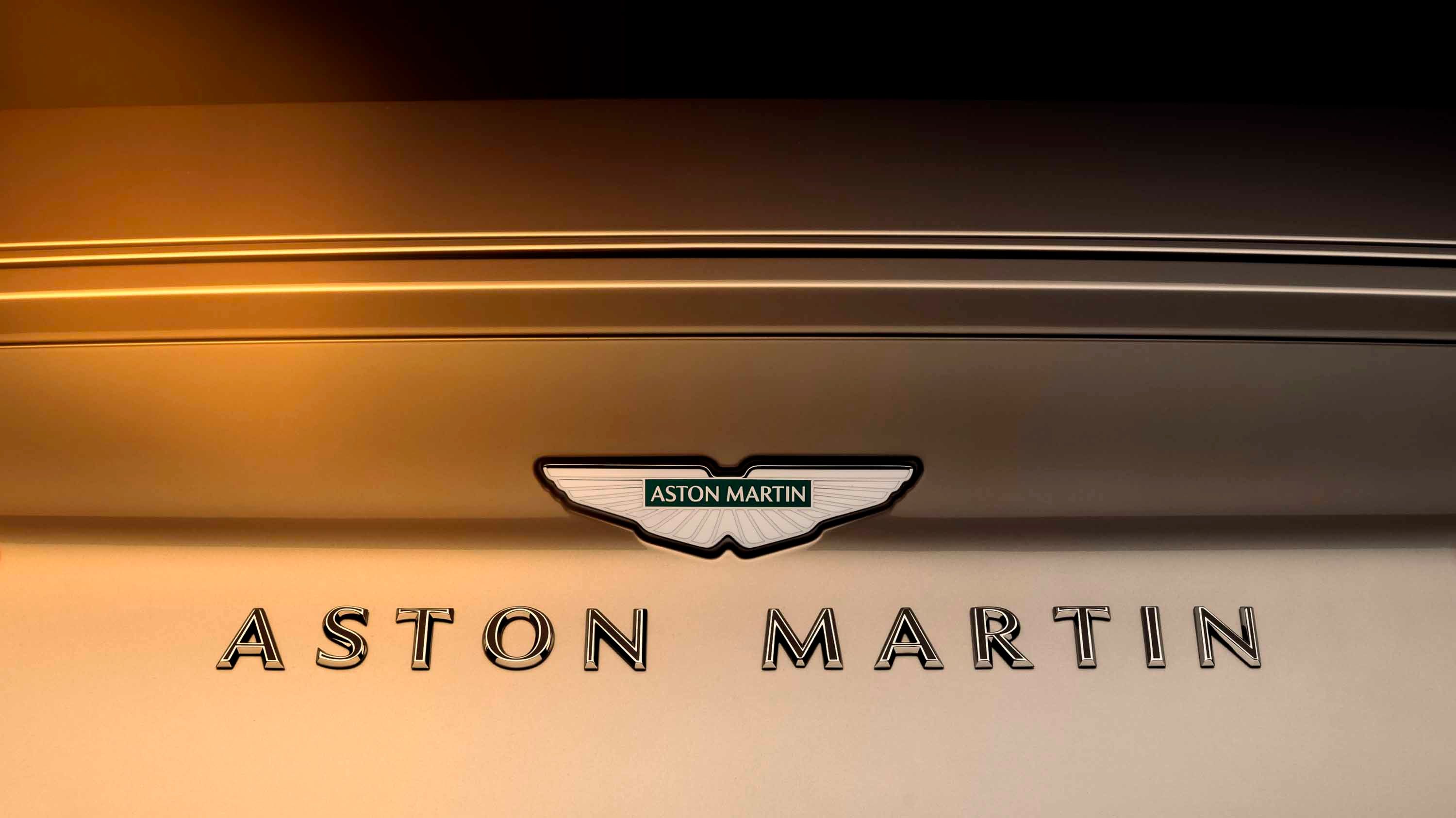 Aston Martin DB12 Goldfinger Edition_09.jpg