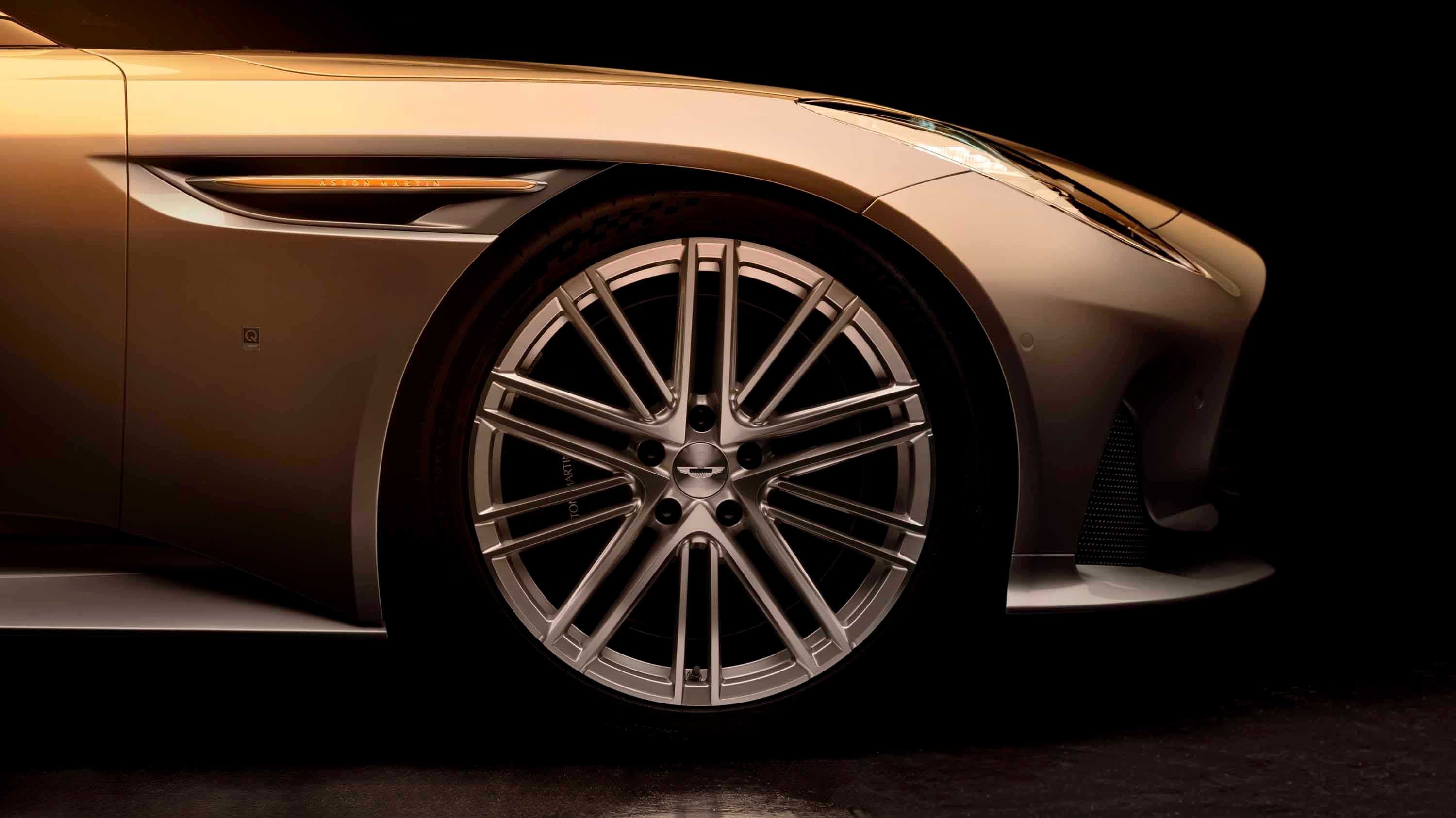 Aston Martin DB12 Goldfinger Edition_10.jpg