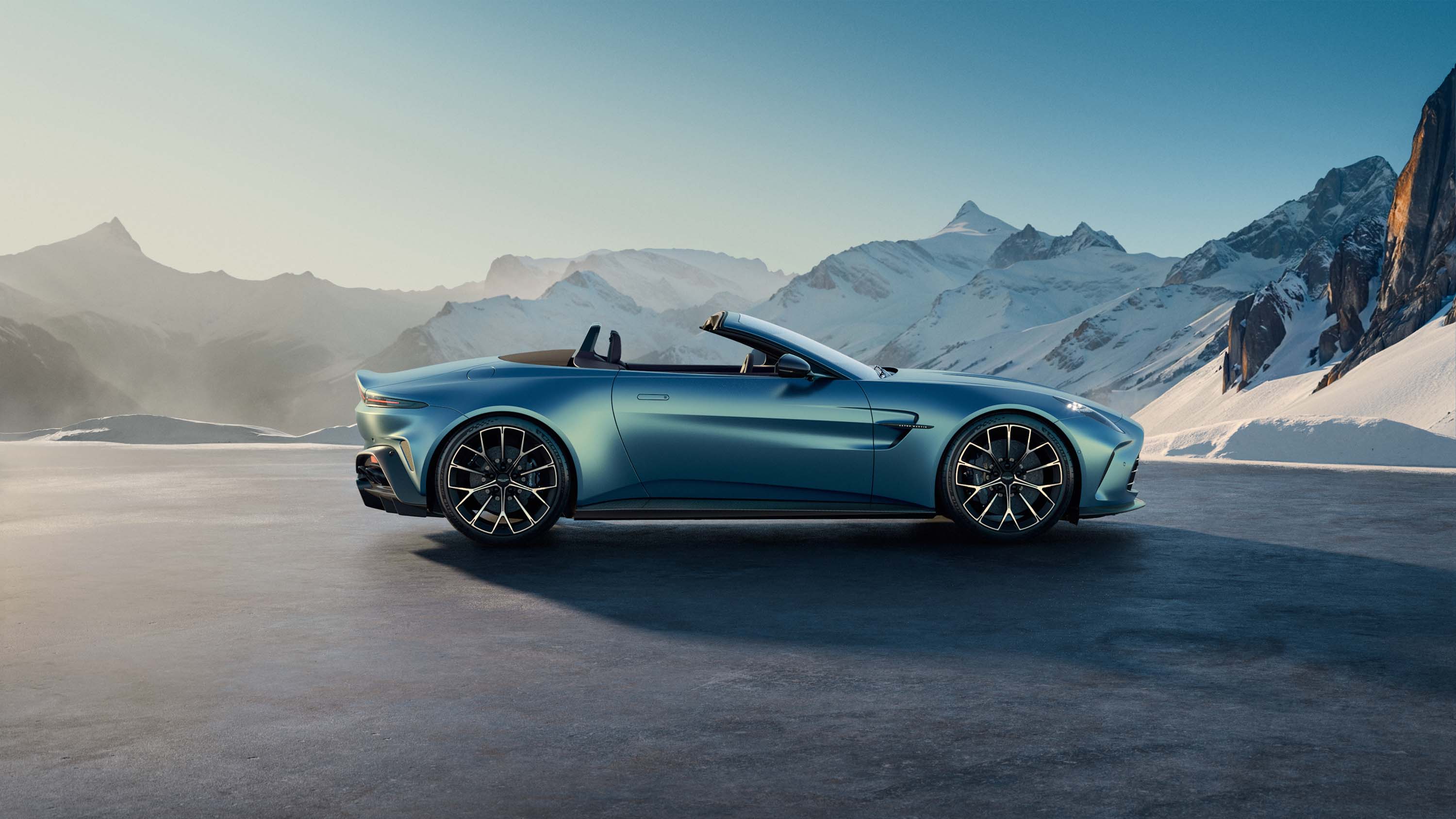 Aston Martin Vantage Roadster_9.jpg