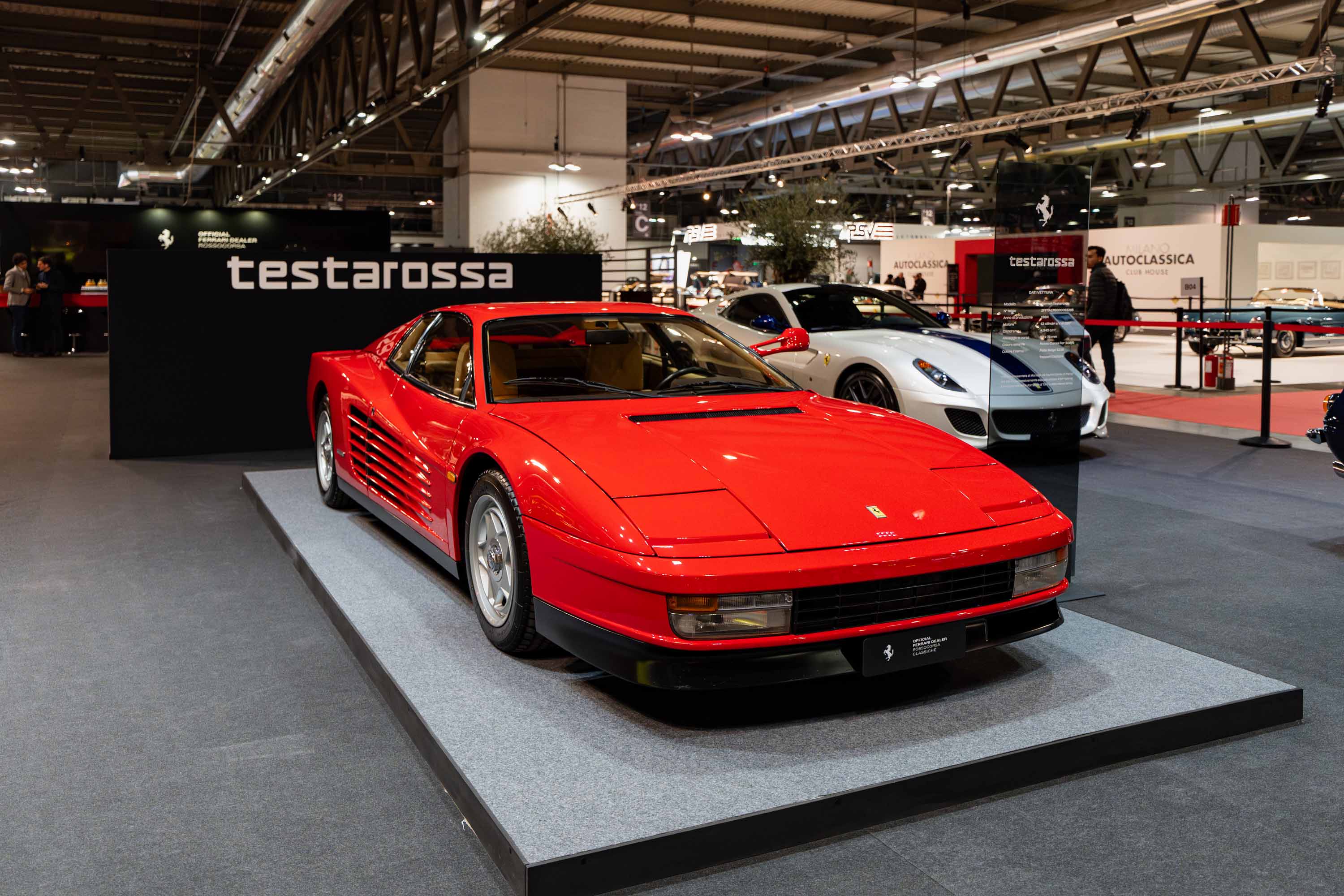 Ferrari Testarossa stand Rossocorse-1.jpg