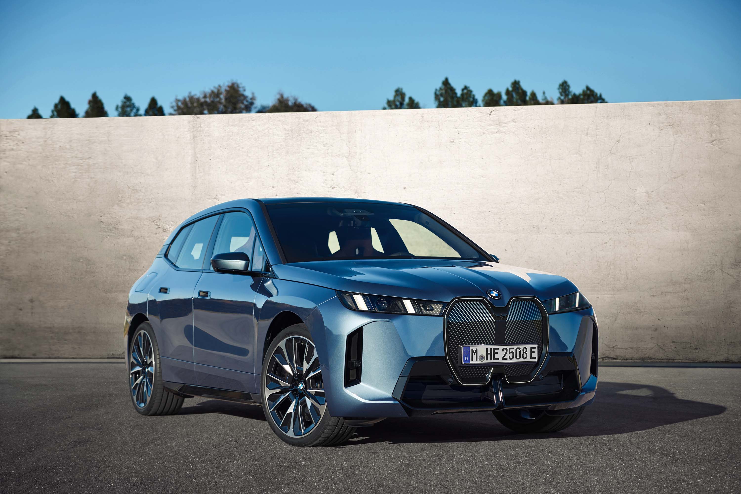 P90585145_highRes_the-new-bmw-ix-xdriv.jpg