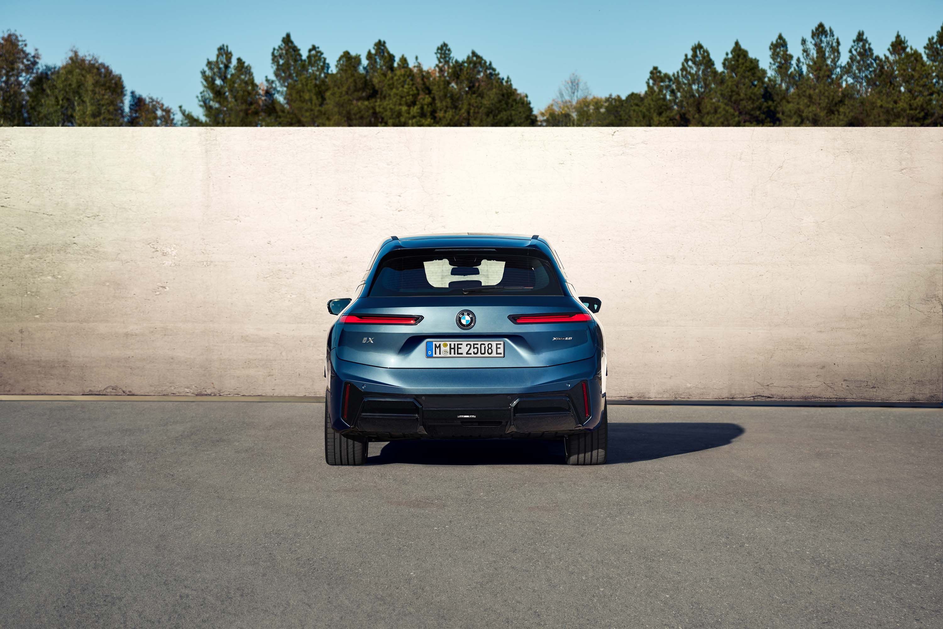 P90585150_highRes_the-new-bmw-ix-xdriv.jpg