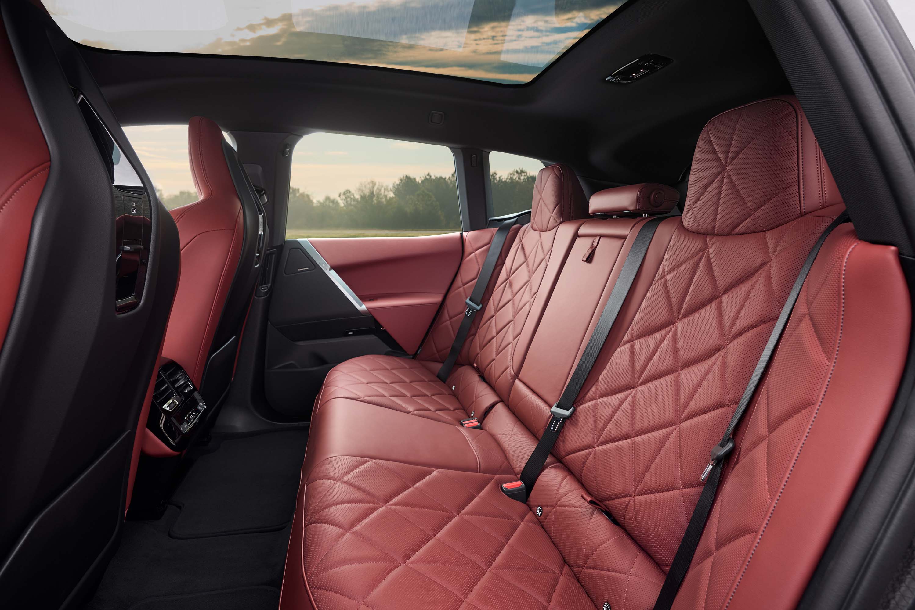 P90585344_highRes_the-new-bmw-ix-xdriv.jpg