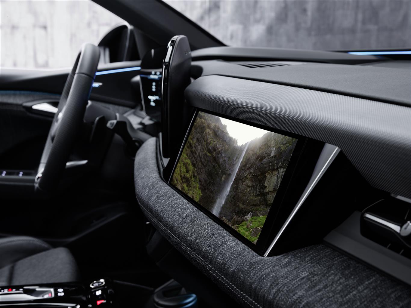 audi_q6_etron (7).jpg