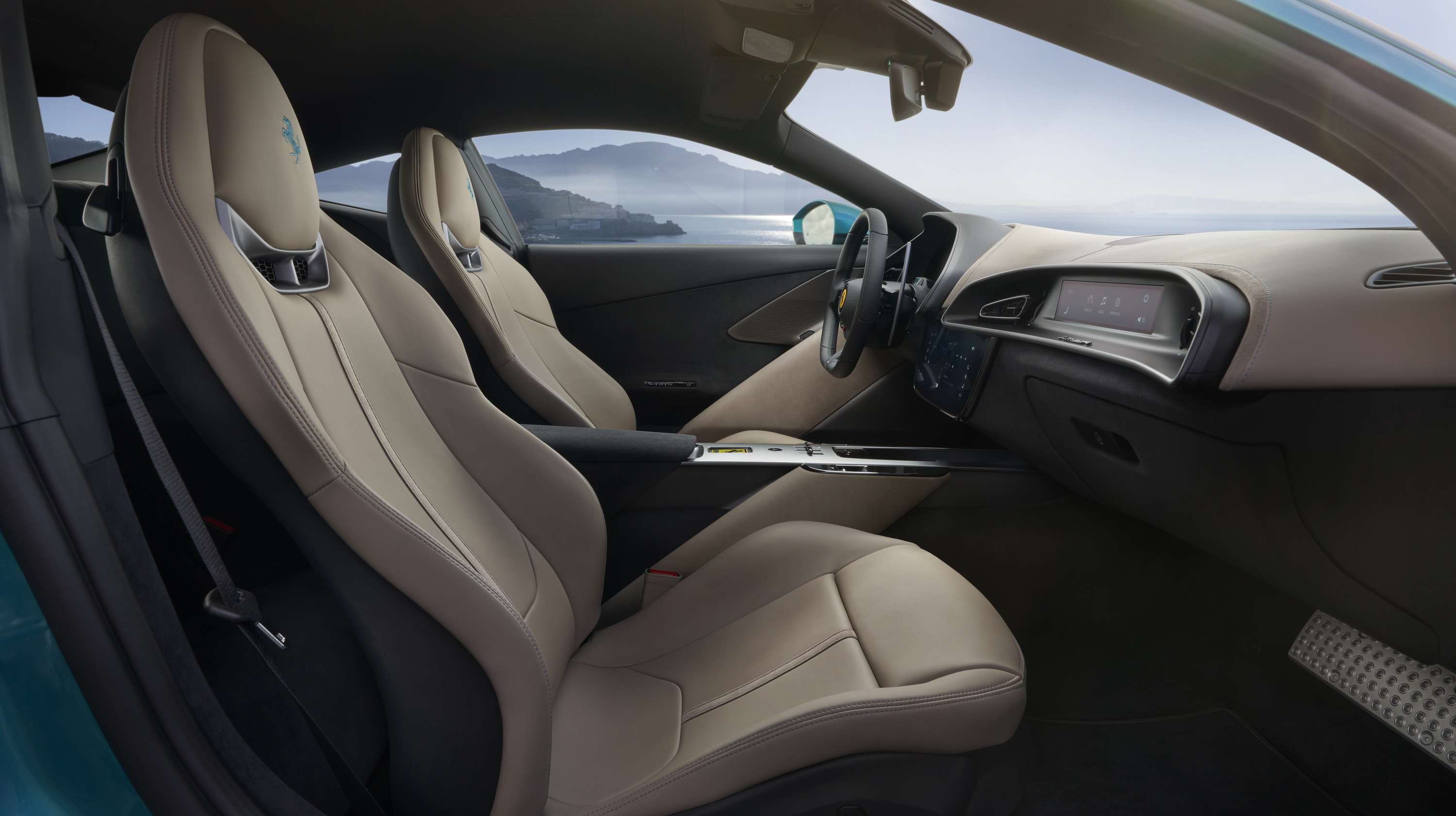 ferrari_amalfi_3.jpg