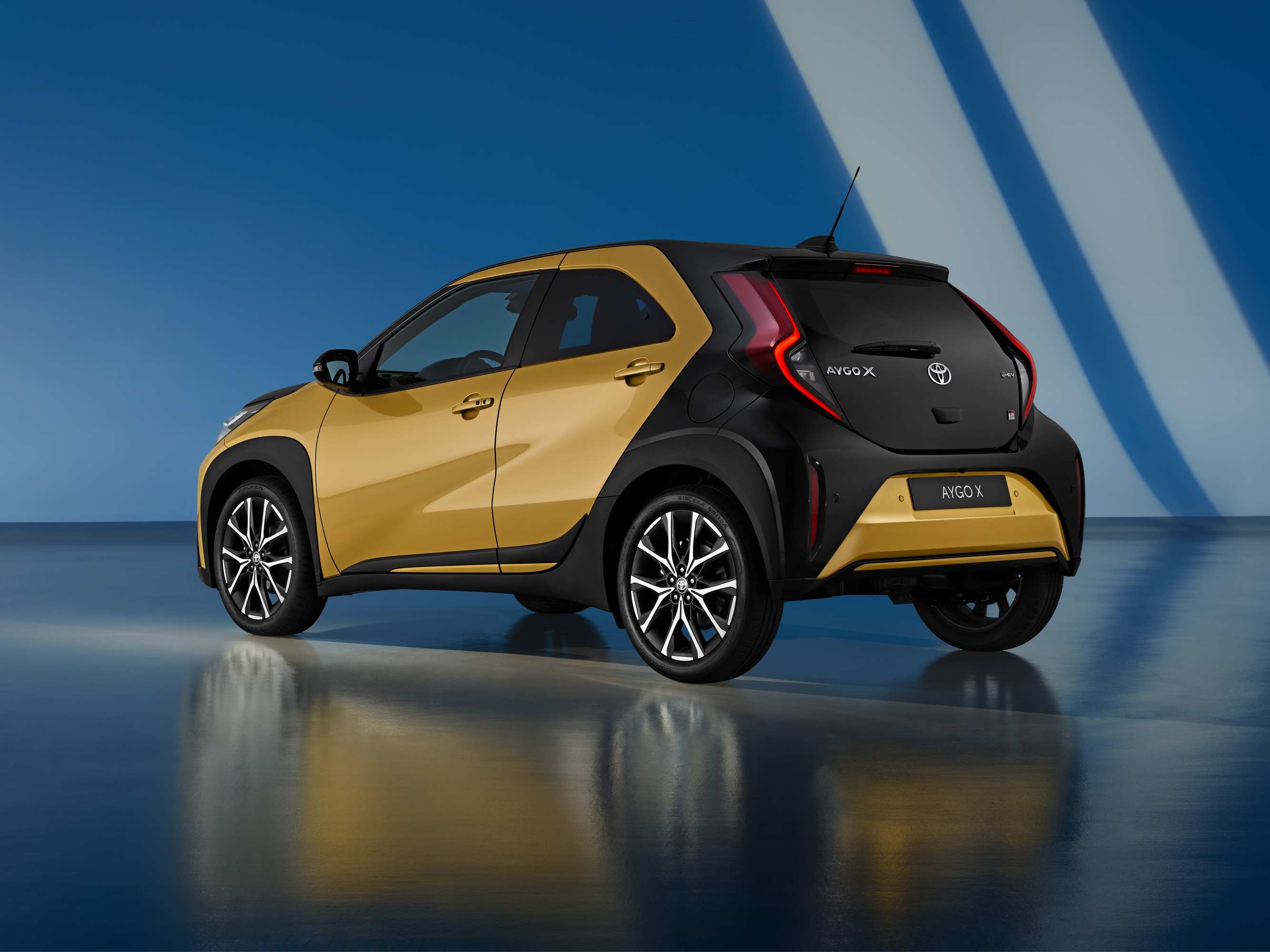 toyota_aygo_x_1.jpg